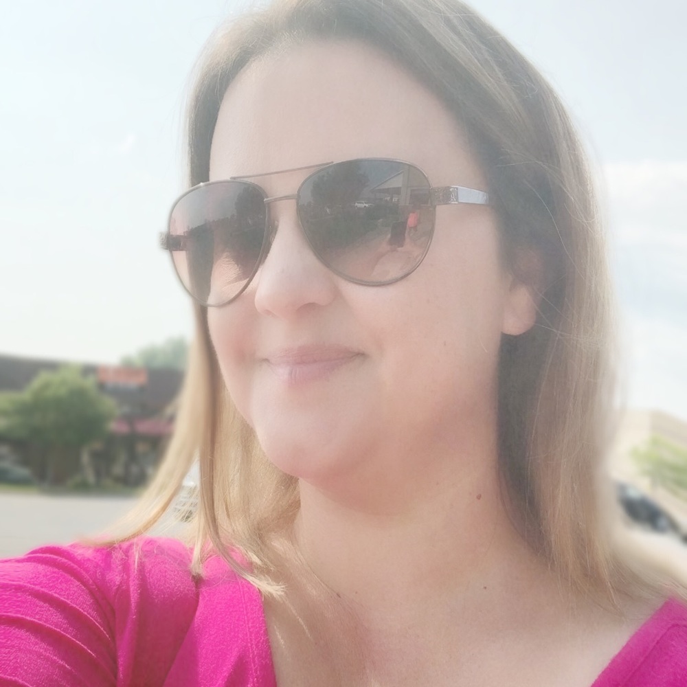 Meet your Posher, Rhea